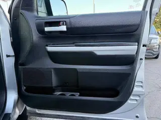 Toyota Tundra 2018 4x4 SR5 4dr Double Cab Pickup SB (5.7L V8)