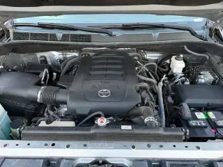 Toyota Tundra 2018 4x4 SR5 4dr Double Cab Pickup SB (5.7L V8)