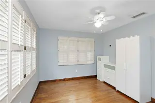 Propiedad en alquiler con 3 dormitorios y 2 baños en Coral Gables