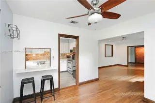Propiedad en alquiler con 3 dormitorios y 2 baños en Coral Gables