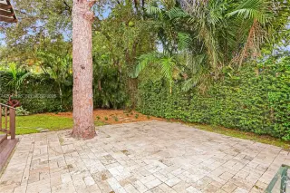 Propiedad en alquiler con 3 dormitorios y 2 baños en Coral Gables