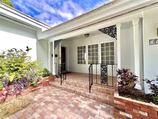 Propiedad en alquiler con 3 dormitorios y 2 baños en Coral Gables