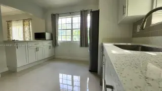 Propiedad en alquiler con 3 dormitorios y 2 baños en Coral Gables