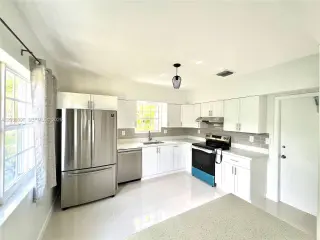 Propiedad en alquiler con 3 dormitorios y 2 baños en Coral Gables