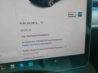 Tesla Model Y 2023 4dr Crossover