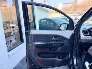 Kia Sedona 2016 Limited 4dr Mini-Van