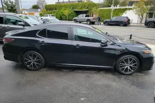 2022 Toyota Camry SE Sedan