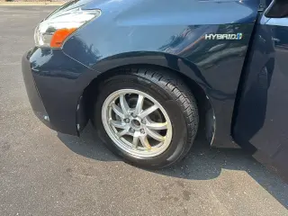 2017 Toyota Prius v