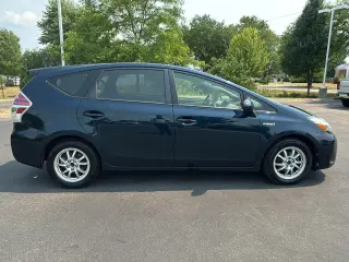 2017 Toyota Prius v