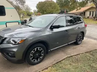 2020 Nissan Pathfinder SL