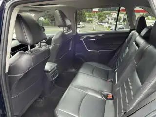 Toyota RAV4 2025 AWD XLE Premium SUV de 4 puertas