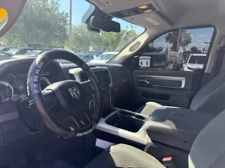 Ram 1500 2016 4x4 Big Horn Cabina Doble de 4 puestas y caja corta de 5.5 pies