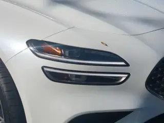 Sedán de 4 puertas Genesis G70 2.5T Standard 2025