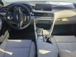 Sedán de 4 puertas Genesis G70 2.5T Standard 2025