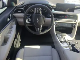Sedán de 4 puertas Genesis G70 2.5T Standard 2025