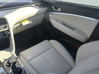Sedán de 4 puertas Genesis G70 2.5T Standard 2025