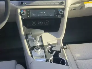 Sedán de 4 puertas Genesis G70 2.5T Standard 2025