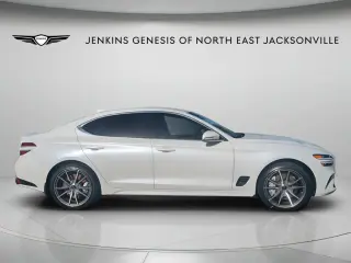 Sedán de 4 puertas Genesis G70 2.5T Standard 2025
