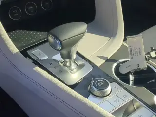 Sedán de 4 puertas Genesis G70 2.5T Standard 2025