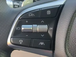 Sedán de 4 puertas Genesis G70 2.5T Standard 2025