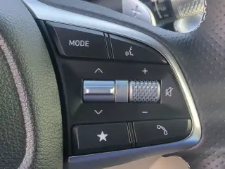 Sedán de 4 puertas Genesis G70 2.5T Standard 2025