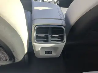 Sedán de 4 puertas Genesis G70 2.5T Standard 2025
