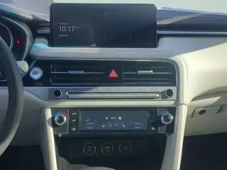 Sedán de 4 puertas Genesis G70 2.5T Standard 2025