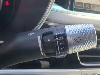 Sedán de 4 puertas Genesis G70 2.5T Standard 2025