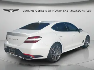 Sedán de 4 puertas Genesis G70 2.5T Standard 2025