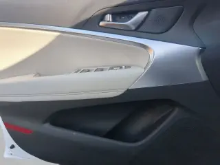 Sedán de 4 puertas Genesis G70 2.5T Standard 2025