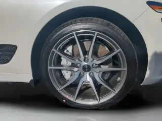 Sedán de 4 puertas Genesis G70 2.5T Standard 2025