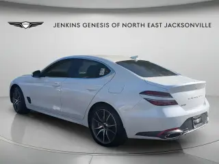 Sedán de 4 puertas Genesis G70 2.5T Standard 2025