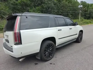 Cadillac Escalade ESV 2017 Luxury 4dr SUV
