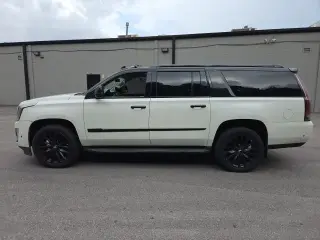 Cadillac Escalade ESV 2017 Luxury 4dr SUV