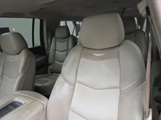 Cadillac Escalade ESV 2017 Luxury 4dr SUV