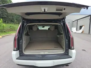 Cadillac Escalade ESV 2017 Luxury 4dr SUV
