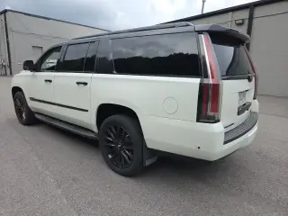 Cadillac Escalade ESV 2017 Luxury 4dr SUV