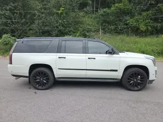 Cadillac Escalade ESV 2017 Luxury 4dr SUV