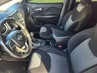 2016 Cherokee SPORT