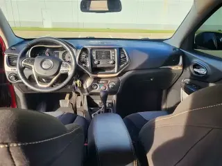 2016 Cherokee SPORT