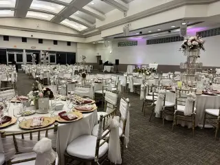 Varios espacios para tu fiesta