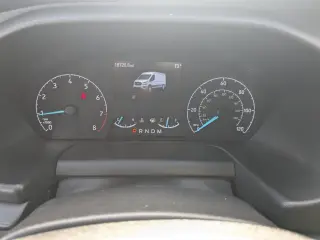 Ford Transit 2024 250 de 3 puertas, batalla corta, techo bajo y carrocería de carga