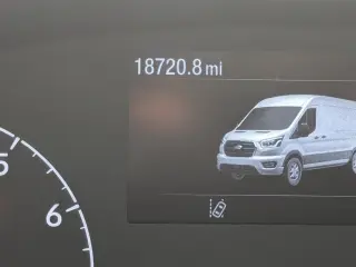 Ford Transit 2024 250 de 3 puertas, batalla corta, techo bajo y carrocería de carga