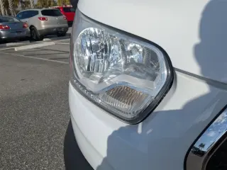 Ford Transit 2024 250 de 3 puertas, batalla corta, techo bajo y carrocería de carga