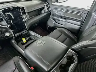 Ram 1500 2023 4x4 Laramie Crew Cab 4 puertas, caja corta de 5.6 pies