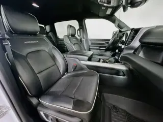Ram 1500 2023 4x4 Laramie Crew Cab 4 puertas, caja corta de 5.6 pies
