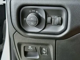 Ram 1500 2023 4x4 Laramie Crew Cab 4 puertas, caja corta de 5.6 pies