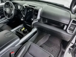 Ram 1500 2023 4x4 Laramie Crew Cab 4 puertas, caja corta de 5.6 pies