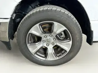 Ram 1500 2023 4x4 Laramie Crew Cab 4 puertas, caja corta de 5.6 pies