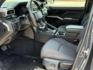 Toyota Tacoma 2025 4x2 SR 4dr Double Cab 5.0 ft SB
